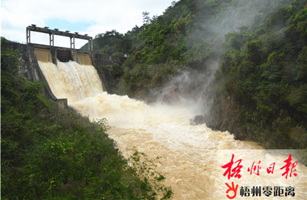 塘灣水庫(kù)泄洪 