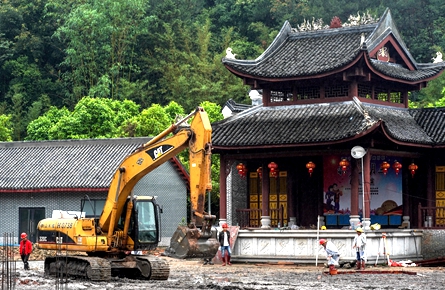 雨天不耽擱　假期不停工