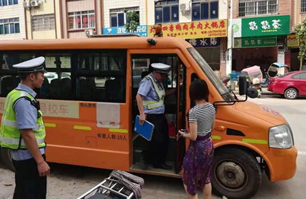 突擊檢查校車