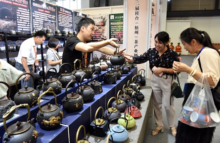 桂臺(tái)名茶匯綠城? 茶香氤氳飄水都