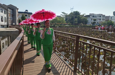 歌舞頌祖國 旗袍秀風(fēng)采