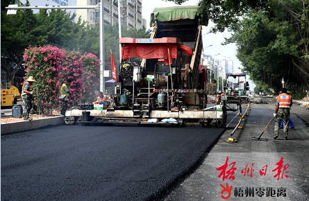 新興三路鋪設路面