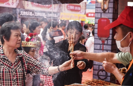 各地美食多 家鄉(xiāng)味道“正”?