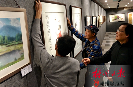 畫展緊鑼密鼓布展