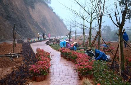 建設(shè)沿路景觀(guān)帶