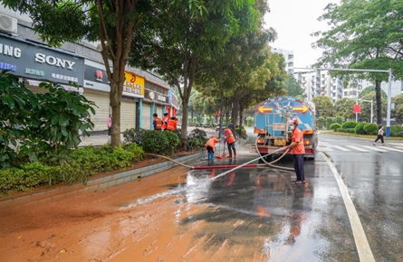 沖洗路面