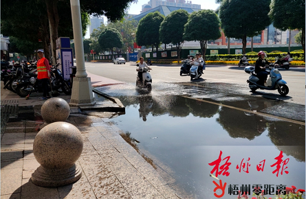 兩輪車道反復(fù)現(xiàn)污水