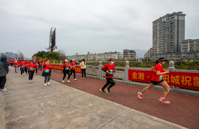 “跑”迎新年