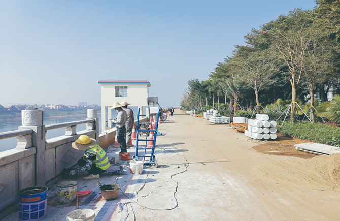 加快公園設(shè)施建設(shè)