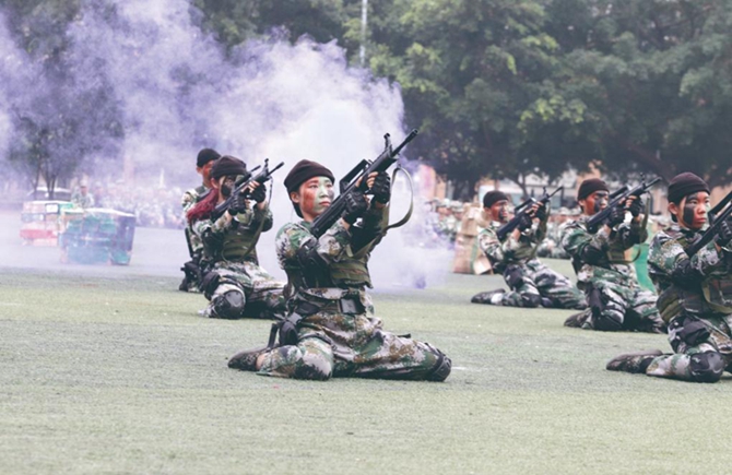 梧州學(xué)院舉行 新生軍訓(xùn)會操