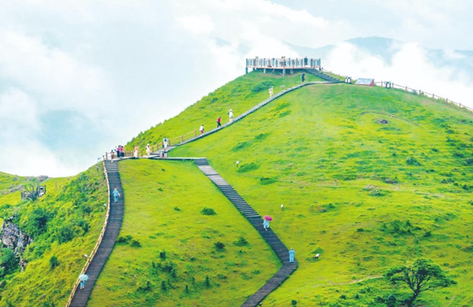 游客樂享 山地生態(tài)美景