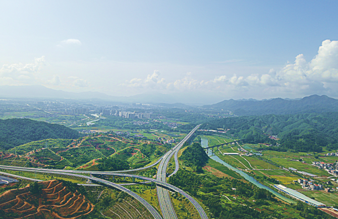 高速路連通“致富路”