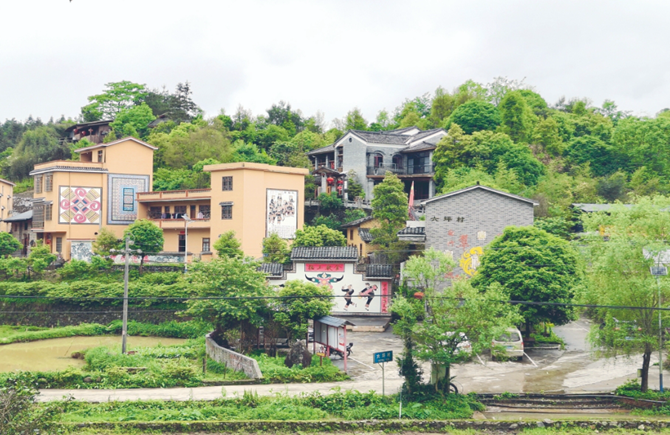 保護(hù)古建筑村容煥新貌